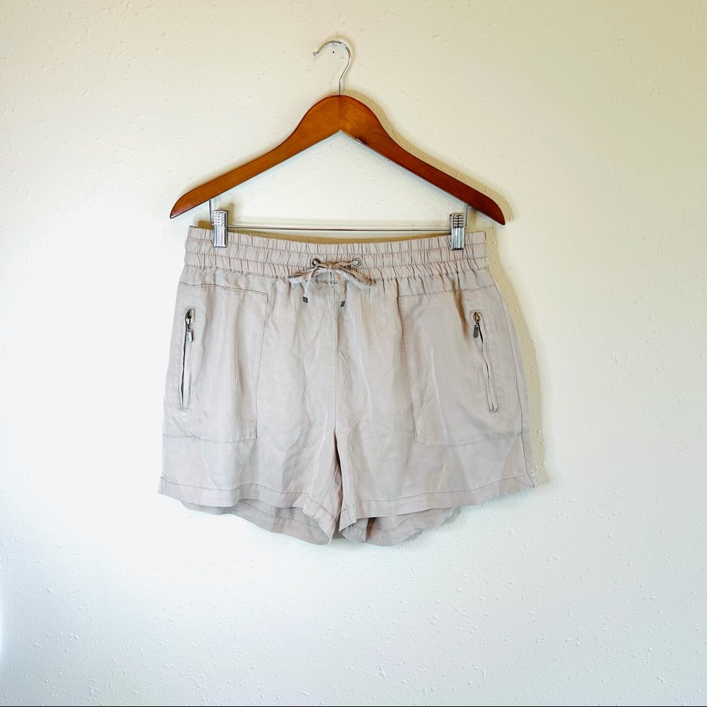 Max Jeans Easy Fit Beige Women’s Shorts Size Large NWT